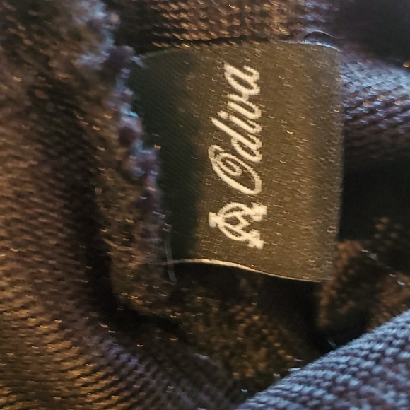 ODIVA Blsck Faux Fur Acrylic Poncho Adorned With Beautiful Faux Pearls - Picture 3 of 6